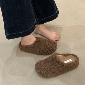 Koreai stílusú szőrme papucs, integrált báránybőrrel, nubuk felsőrész, belső műszál rövid plüss bélés, gumitalp, slip-on, lapos talp, 0-3 cm emelés