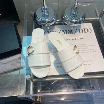 Női lapos szandál valódi bőrből készült felsőrésszel, juhbőr bélés, gumitalp, lélegző és könnyű