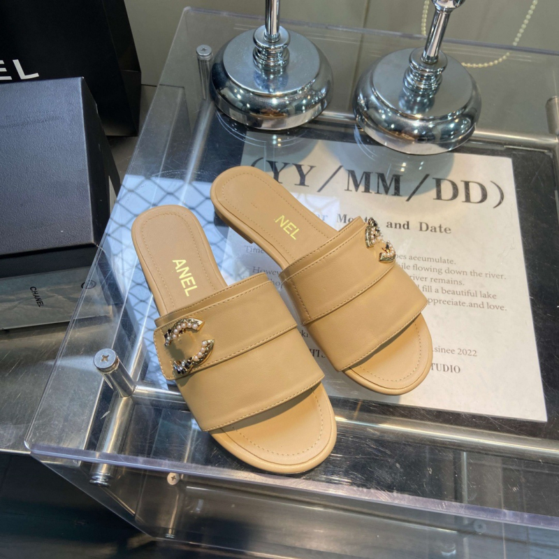 Női lapos szandál valódi bőrből készült felsőrésszel, juhbőr bélés, gumitalp, lélegző és könnyű