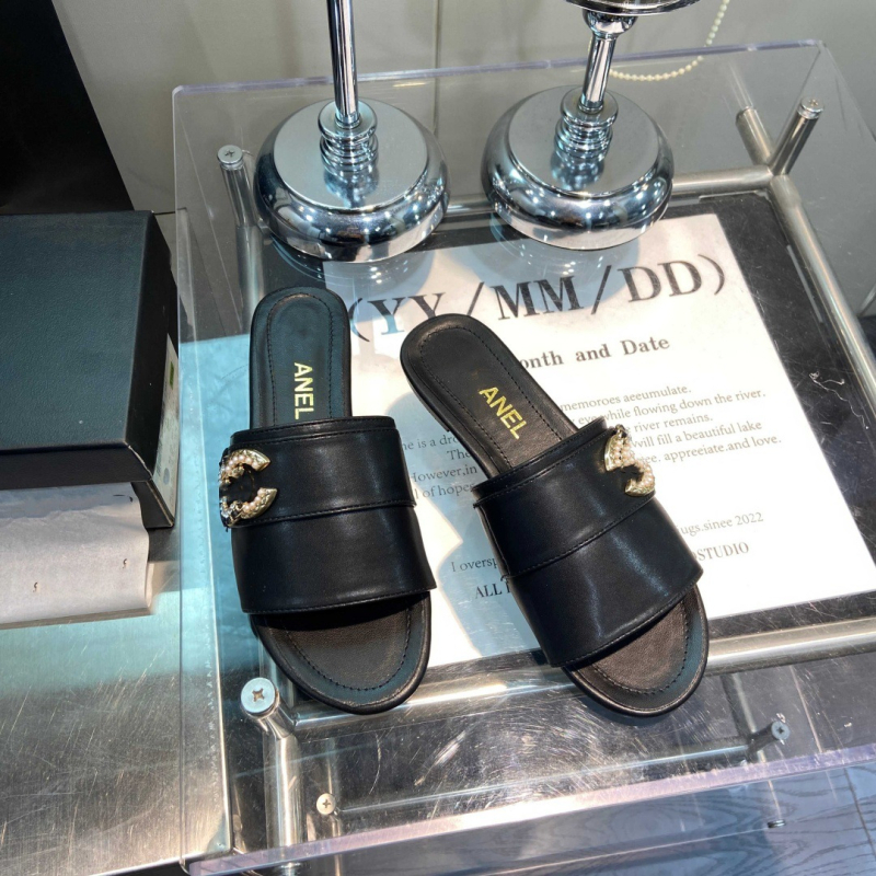 Női lapos szandál valódi bőrből készült felsőrésszel, juhbőr bélés, gumitalp, lélegző és könnyű