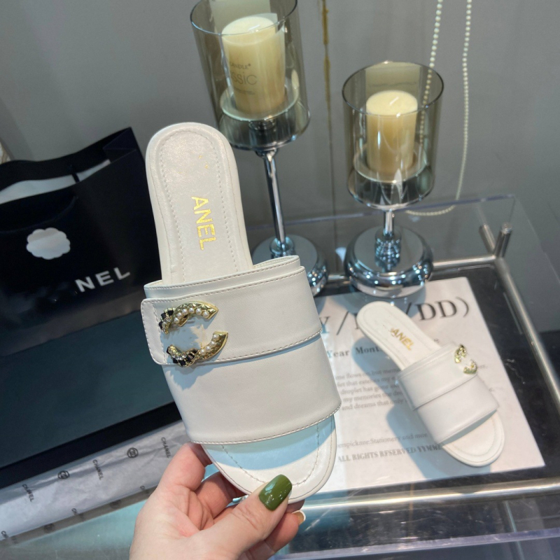 Női lapos szandál valódi bőrből készült felsőrésszel, juhbőr bélés, gumitalp, lélegző és könnyű