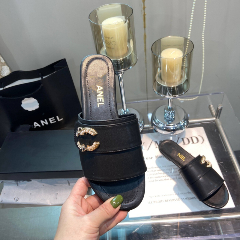 Női lapos szandál valódi bőrből készült felsőrésszel, juhbőr bélés, gumitalp, lélegző és könnyű