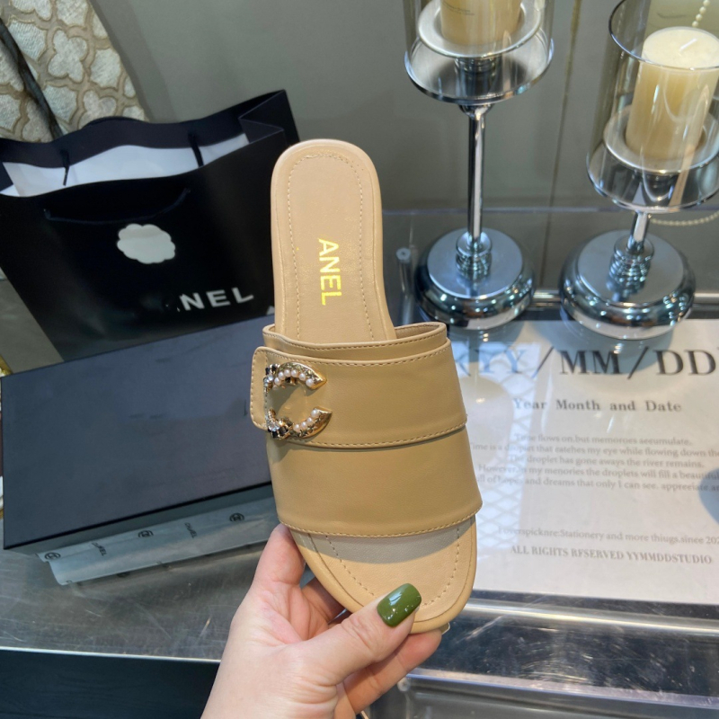 Női lapos szandál valódi bőrből készült felsőrésszel, juhbőr bélés, gumitalp, lélegző és könnyű