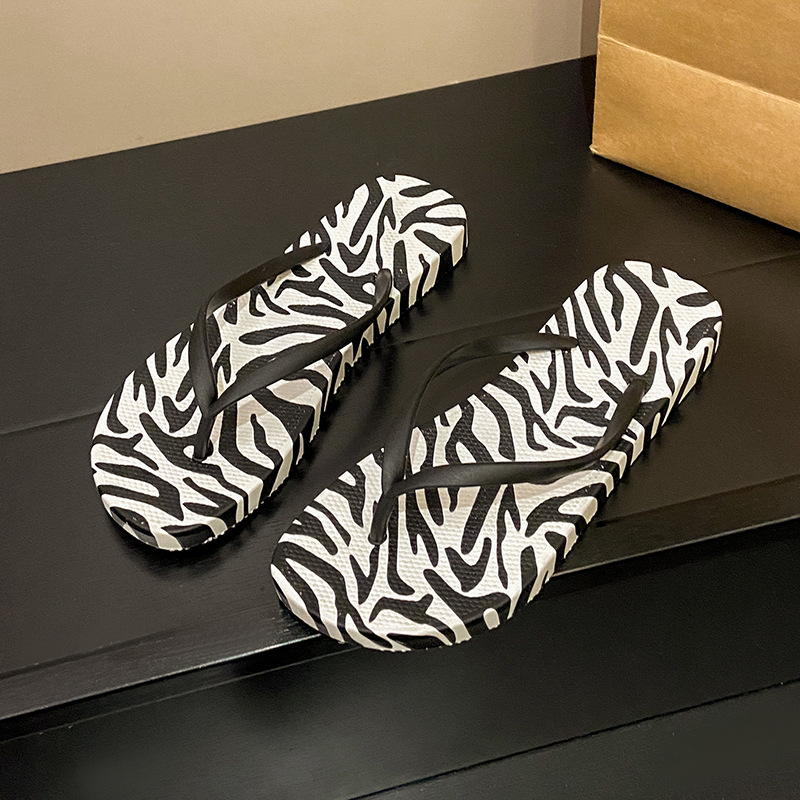 Žabky pre ženy na pláž s karikatúrnym motívom, PVC horná časť a podrážka, vstrekovaná podrážka, otvorený prst, odolné voči opotrebeniu