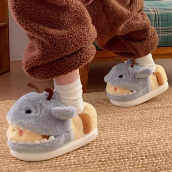 Unisex papuče za dom s motívom ajkula-pčela – minimalistički stil, gornji dio od velura, potplat od pjene, mekana unutrašnjost, lagane i protuklizne, debljina potplata 0-3 cm, zimske