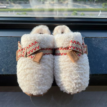 Papuče s gornjim dijelom od ovčje vune, umjetna krzna za podstavu, EVA potplat, slip-on, debljina potplata 3–5 cm