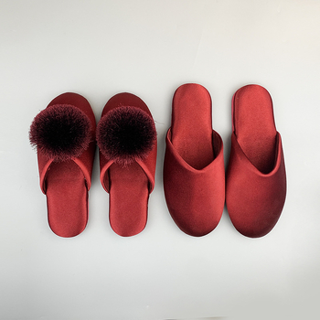 Vjenčane papuče – satenski gornji dio, EVA potplat, unutarnji materijal tkanina, jednobojni uzorak, debljina potplata 0–3 cm; minimalistički stil