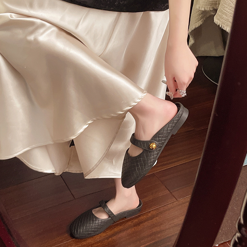 Dámske ploché papuče s PVC hornou a PVC podrážkou, pruhovaný vzor, podrážka lisovaná injekčne, stabilita a protišmyk