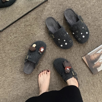 Ženske Birkenstock stil zatvorenih cipela s rivet kristalima, velurski gornji dio, gumena potplat, slip-on, visina 0–3 cm