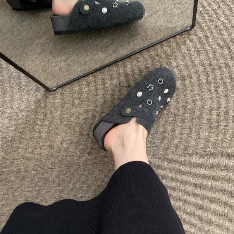 Ženske Birkenstock stil zatvorenih cipela s rivet kristalima, velurski gornji dio, gumena potplat, slip-on, visina 0–3 cm