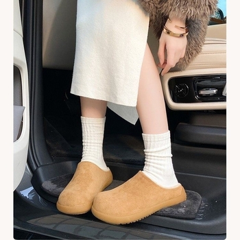 Dámske papuče z umelej kožušiny s vnútornou výstelkou, PU podrážka, injektovaná konštrukcia, plochá podrážka