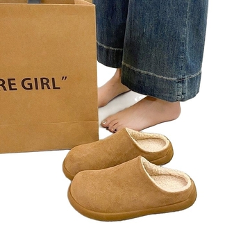 Dámske papuče z umelej kožušiny s vnútornou výstelkou, PU podrážka, injektovaná konštrukcia, plochá podrážka