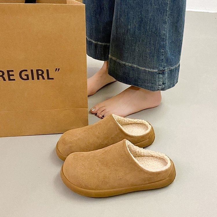 Dámske papuče z umelej kožušiny s vnútornou výstelkou, PU podrážka, injektovaná konštrukcia, plochá podrážka