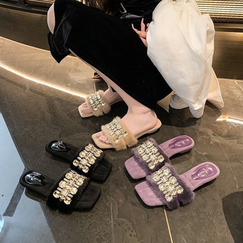 Ženske papuče s rhinestone remenom i otvorenim prstom (Plišan gornji dio, gumena podloga, ravna potplata, zimsko izdanje 2025)