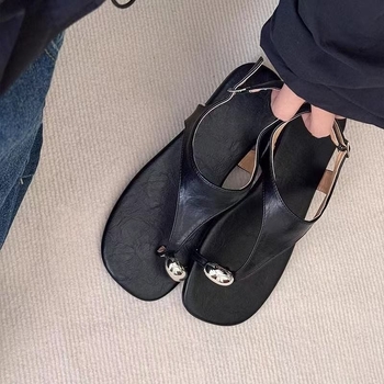 Korejskog stila otvorene sandale s jednom kopčom, PU gornji dio, gumena potplat, kvadratni vrh, ravna potplata.