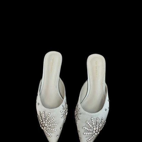 Baotou dámske poltopánky s rhinestones, kórejská verzia, francúzsky špičatý nos, PU vrchná časť, gumová podrážka