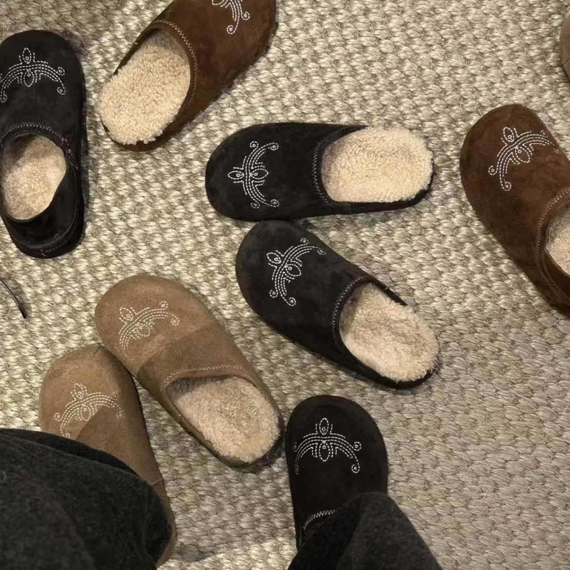 Γυναικεία Παπούτσια - Nubuk από δέρμα αγελάδας πρώτης ποιότητας, επένδυση από μαλλί αρνιού, καουτσούκ σόλα, παχιά σόλα 3–5 cm, slip-on casual