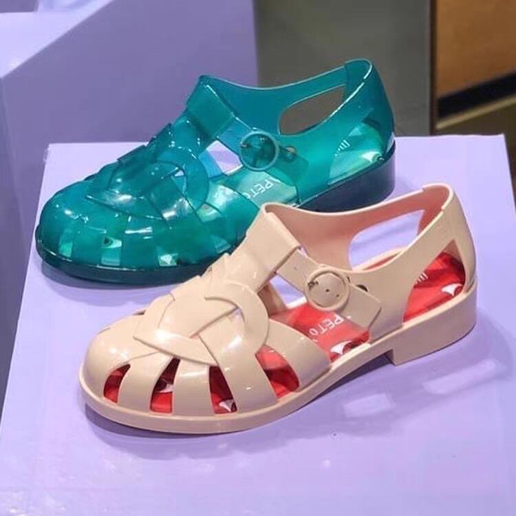 Ženske sandale za plažu - retro stil, zatvorenim prstima, srcolasti otvori, mrežasti pleteni dizajn, jelly sandale