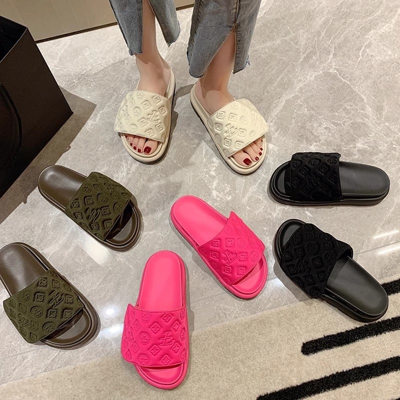 Ženske papuče s debelim đonom i Velcro kopčom, PVC gornji dio, PVC đon, PVC podstava, zaobljeni vrh prsta, retro stil