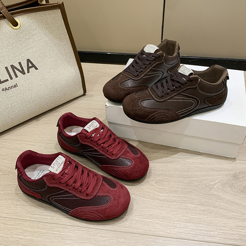 Nemecké armádne tréningové tenisky pre ženy, vrchný materiál z semi suede, okrúhla špička, šnúrky, nízky podpätok 1–3 cm