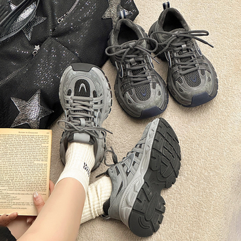 Ženske tenisice s debelom potplatom u stilu dad shoes, kožni gornji dio, okrugli vrh, prednje vezanje, prozračna mrežasta podstava