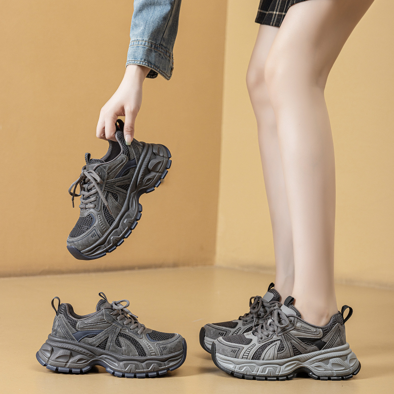 Ženske tenisice u stilu Dad Shoes s fleece podstavom i debelom potplatom, prednje vezanje, visok gornji dio, gornji materijal: Pigskin + umjetna koža + tekstil, okrugli vrh, 3-5 cm peta, protuklizna podloga