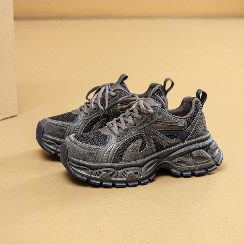 Ženske tenisice u stilu Dad Shoes s fleece podstavom i debelom potplatom, prednje vezanje, visok gornji dio, gornji materijal: Pigskin + umjetna koža + tekstil, okrugli vrh, 3-5 cm peta, protuklizna podloga
