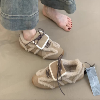 Ženske tenisice za trening od prave kože, s umjetnom kratkom plišom, casual-sport stil, niski 1–3 cm, plitak otvor ispod 7 cm