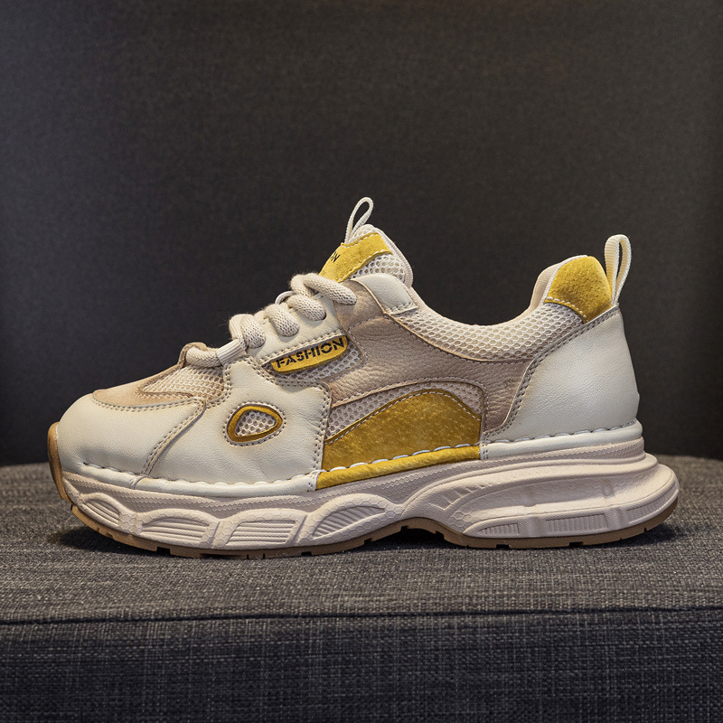 Ženske tenisice u stilu dad shoes, prozračni gornji dio od prve slojevne teleće kože i tekstila, lagani EVA đon, okrugli vrh, visina pete 3–5 cm, vezanje na vezice