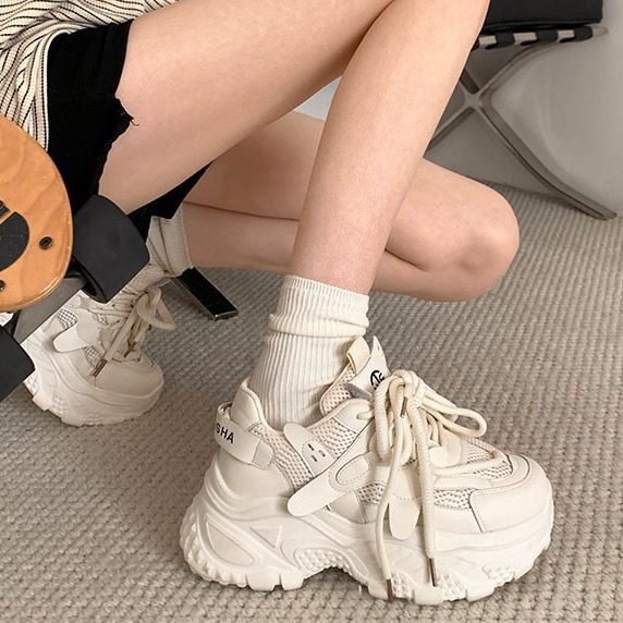 Ženske tenisice s debelim potplatom, bijele, stil dad sneakers, model jesen–zima 2025, retro sportske tenisice za studente, efekt vitkosti, srednja visina potpetice 3–5 cm, potplata od kompozita, PU podstava, slip-on