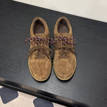 Ženske tenisice s unutarnjim povećanjem visine od 7 cm, suede gornji dio, visok stil, vezanje, gumeni đon