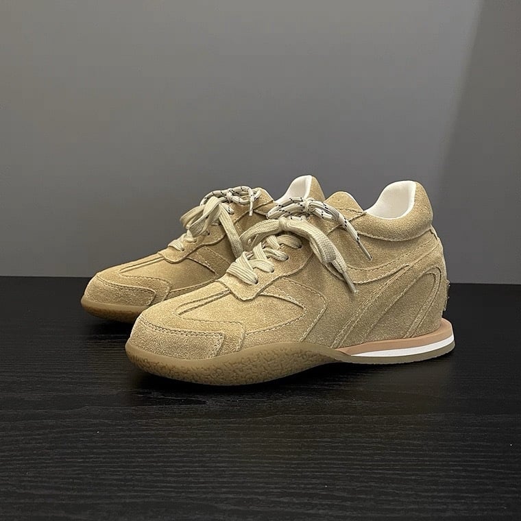 Ženske tenisice s unutarnjim povećanjem visine od 7 cm, suede gornji dio, visok stil, vezanje, gumeni đon