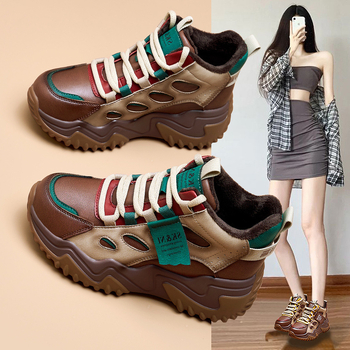 Ženske kožne tenisice u stilu dad shoes, visoki klin 6-8 cm, gornji dio od dvostruke kože, vezanje, PU đon