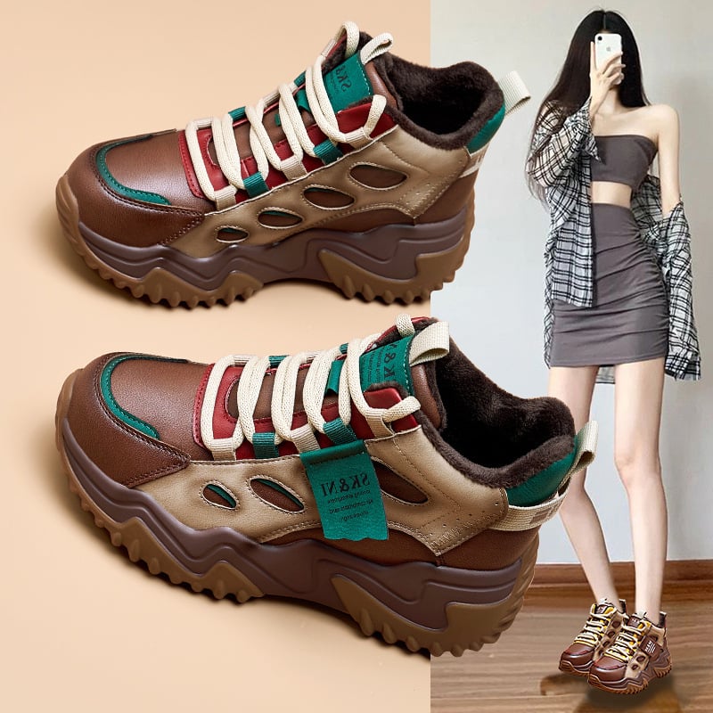 Ženske kožne tenisice u stilu dad shoes, visoki klin 6-8 cm, gornji dio od dvostruke kože, vezanje, PU đon