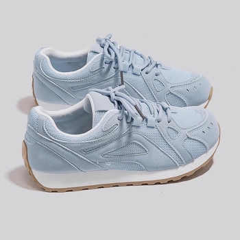 Dámske športové tenisky s vyvýšenou podrážkou 3–5 cm, PU vrchná časť, gumová podrážka, EVA vložka, šnúrky vpredu