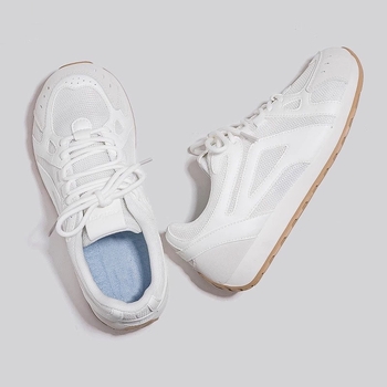 Dámske športové tenisky s vyvýšenou podrážkou 3–5 cm, PU vrchná časť, gumová podrážka, EVA vložka, šnúrky vpredu