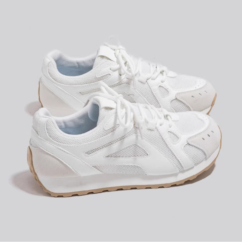 Dámske športové tenisky s vyvýšenou podrážkou 3–5 cm, PU vrchná časť, gumová podrážka, EVA vložka, šnúrky vpredu