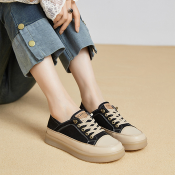 Dámske športovo-rekreačné tenisky z prvej vrstvy hovädzej kože; podrážka z hovädzej šľachy; zapínanie elastickým pásom; vnútorná stielka z kože prasacej; výška päty 3–5 cm