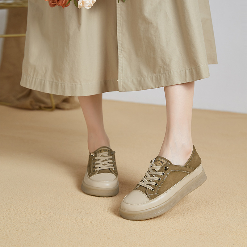 Dámske športovo-rekreačné tenisky z prvej vrstvy hovädzej kože; podrážka z hovädzej šľachy; zapínanie elastickým pásom; vnútorná stielka z kože prasacej; výška päty 3–5 cm