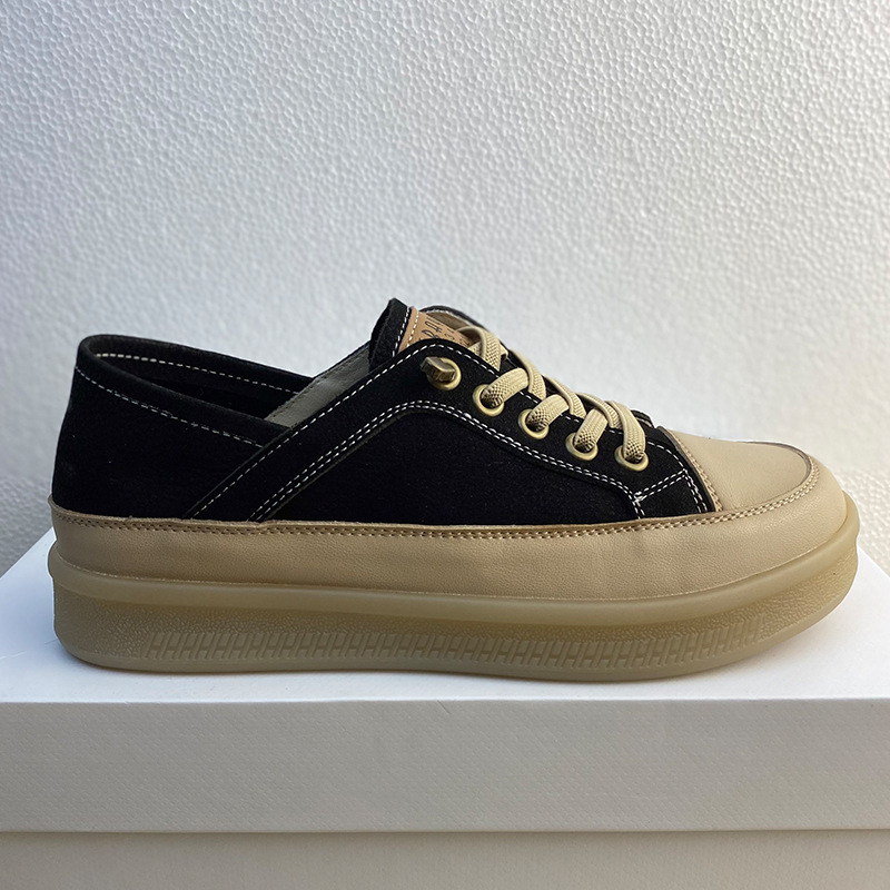 Dámske športovo-rekreačné tenisky z prvej vrstvy hovädzej kože; podrážka z hovädzej šľachy; zapínanie elastickým pásom; vnútorná stielka z kože prasacej; výška päty 3–5 cm