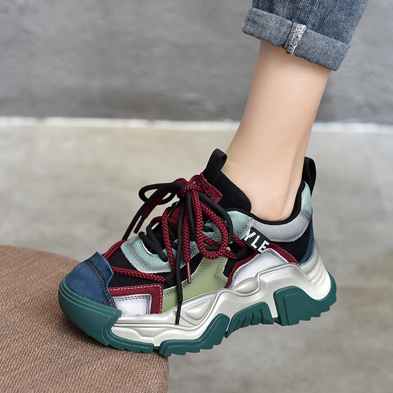 Ženske tenisice u stilu dad shoes, prirodna koža gornji dio, okrugli vrh, srednja peta 3–5 cm, TPR potplat, vezanje sprijeda