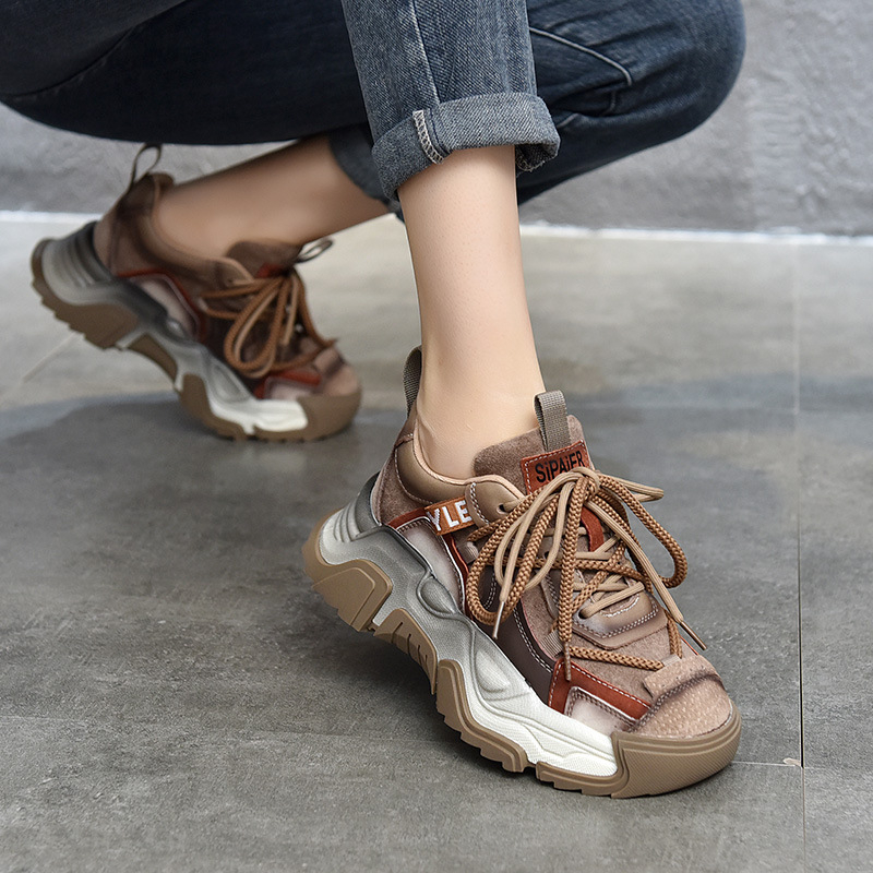 Ženske tenisice u stilu dad shoes, prirodna koža gornji dio, okrugli vrh, srednja peta 3–5 cm, TPR potplat, vezanje sprijeda