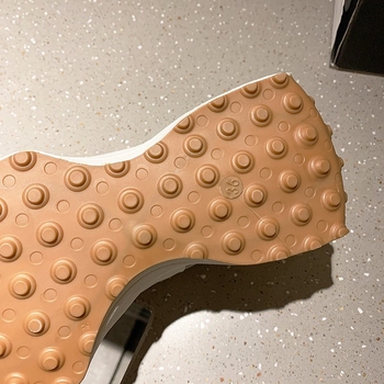 Športové tenisky v korejskom štýle: PU vrchný materiál, gumová podrážka, okrúhla špička, šnúrky, stredné vysoké pre členok