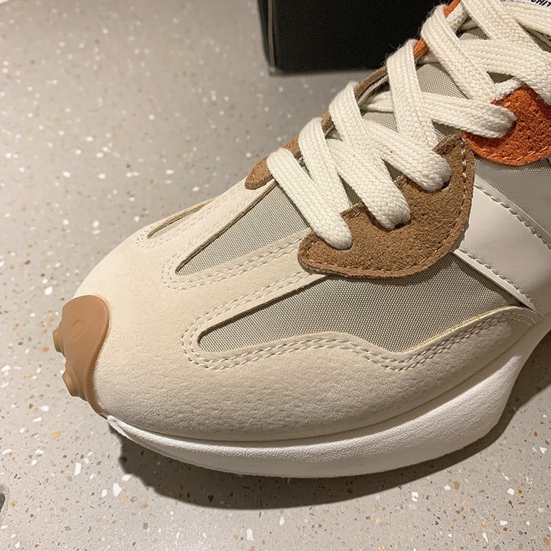 Športové tenisky v korejskom štýle: PU vrchný materiál, gumová podrážka, okrúhla špička, šnúrky, stredné vysoké pre členok