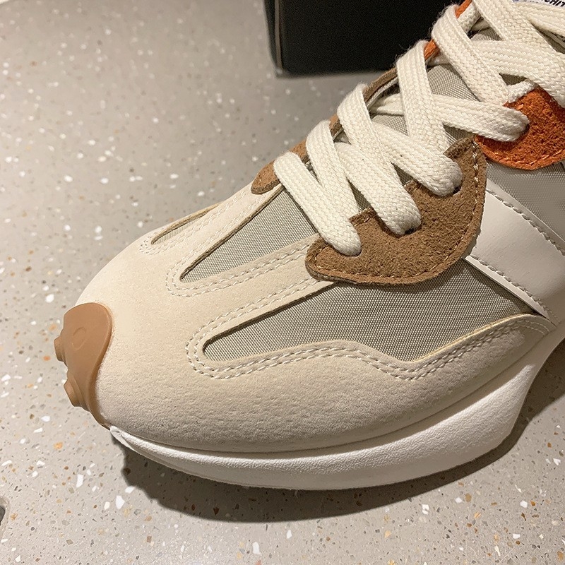 Športové tenisky v korejskom štýle: PU vrchný materiál, gumová podrážka, okrúhla špička, šnúrky, stredné vysoké pre členok