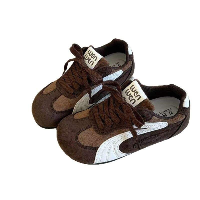 Dámske tréningové tenisky – vrchný materiál: Super Fiber; šnurovanie; nízky podpätok 1–3 cm; podrážka z gumy a plastu; protisklzové a odolné