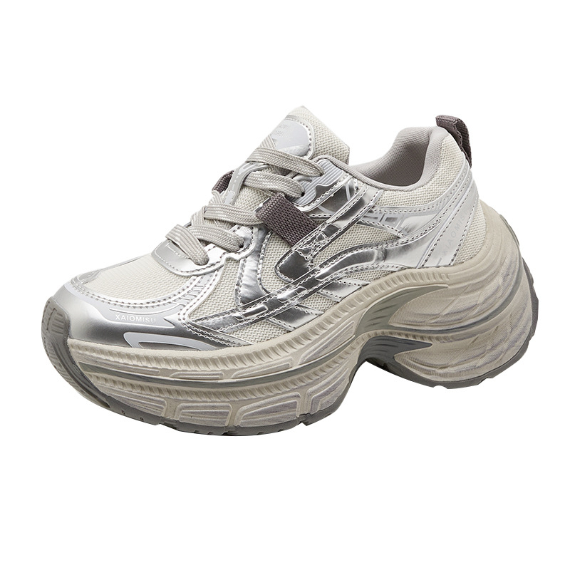 Dad shoes s debelim potplatom i unutarnjim povećanjem visine, mrežasti gornji dio, kopčanje sprijeda, lagana gumena podloga
