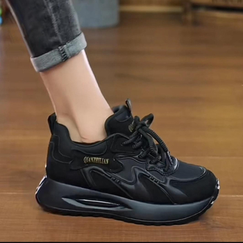Ženske tenisice u stilu dad shoes – gornji dio od umjetne kože, gumeni potplat, nizak 1–3 cm, vezanje šnure, retro ležerni stil, jesen 2025