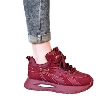 Ženske tenisice u stilu dad shoes – gornji dio od umjetne kože, gumeni potplat, nizak 1–3 cm, vezanje šnure, retro ležerni stil, jesen 2025