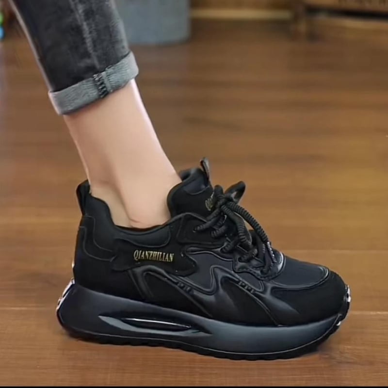 Ženske tenisice u stilu dad shoes – gornji dio od umjetne kože, gumeni potplat, nizak 1–3 cm, vezanje šnure, retro ležerni stil, jesen 2025
